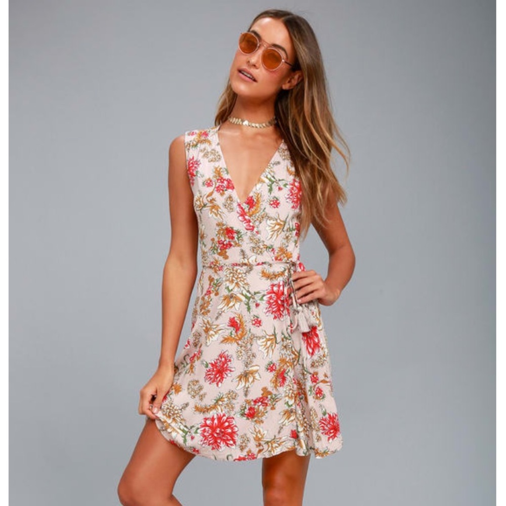 NWT Lulu’s Blush Floral Dress